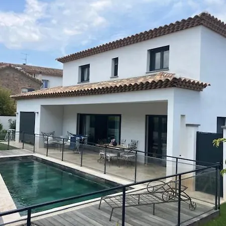 D Exception Avec Piscine La Crau 8 Personnes Hye100-025 *