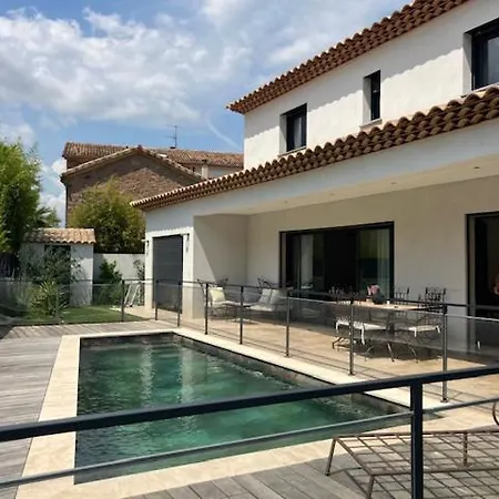 D Exception Avec Piscine La Crau 8 Personnes Hye100-025