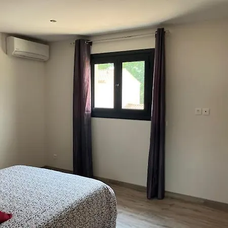 Willa D Exception Avec Piscine La Crau 8 Personnes Hye100-025 Hyères