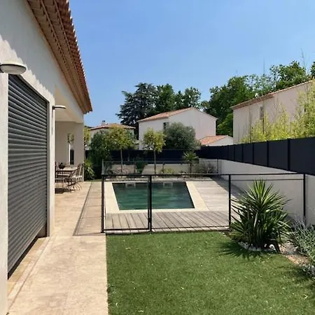 D Exception Avec Piscine La Crau 8 Personnes Hye100-025 * Hyeres