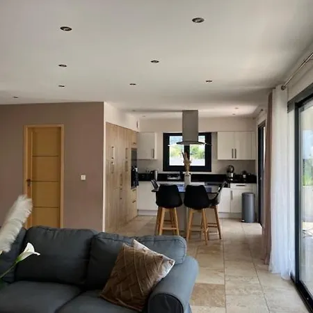 D Exception Avec Piscine La Crau 8 Personnes Hye100-025 Villa