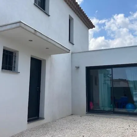 Villa D Exception Avec Piscine La Crau 8 Personnes Hye100-025 Hyeres