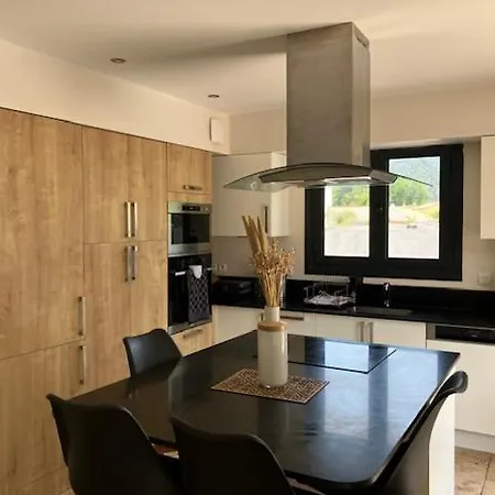 D Exception Avec Piscine La Crau 8 Personnes Hye100-025 *