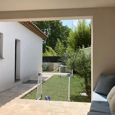 D Exception Avec Piscine La Crau 8 Personnes Hye100-025 *