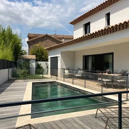 D Exception Avec Piscine La Crau 8 Personnes Hye100-025 * Hyeres