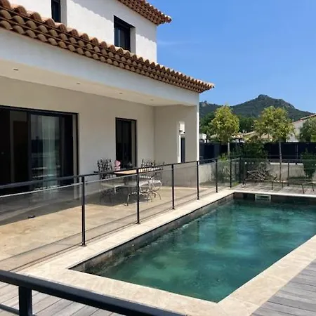 Villa D Exception Avec Piscine La Crau 8 Personnes Hye100-025