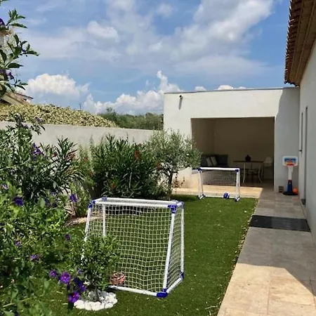 D Exception Avec Piscine La Crau 8 Personnes Hye100-025 * Hyères
