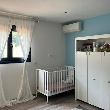 D Exception Avec Piscine La Crau 8 Personnes Hye100-025 Villa