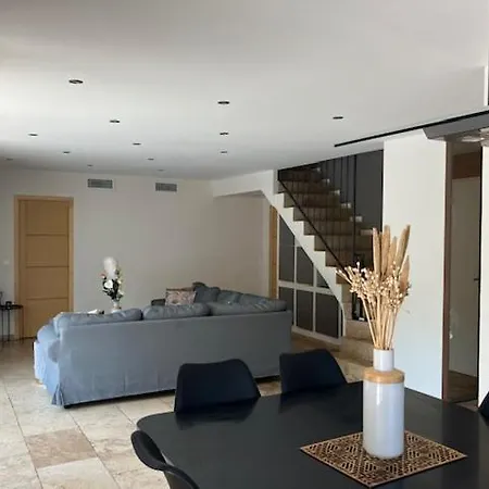 D Exception Avec Piscine La Crau 8 Personnes Hye100-025 Villa Hyeres