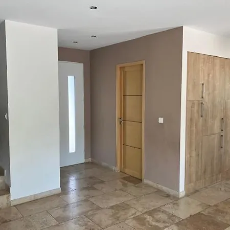 D Exception Avec Piscine La Crau 8 Personnes Hye100-025 Villa Hyeres