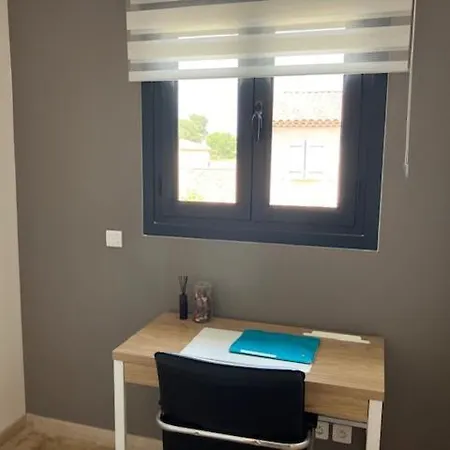 D Exception Avec Piscine La Crau 8 Personnes Hye100-025